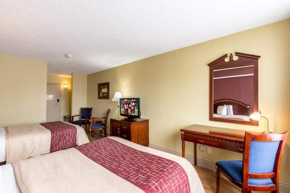 Room, 2 Queen Beds | Iron/ironing board, WiFi (free)