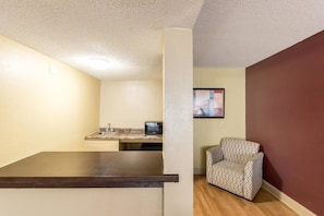 Iron/ironing board, free WiFi - Days Inn Muskegon (Muskegon Heights)