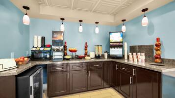 Free daily continental breakfast