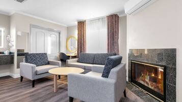 Caja de seguridad en la habitación y escritorio