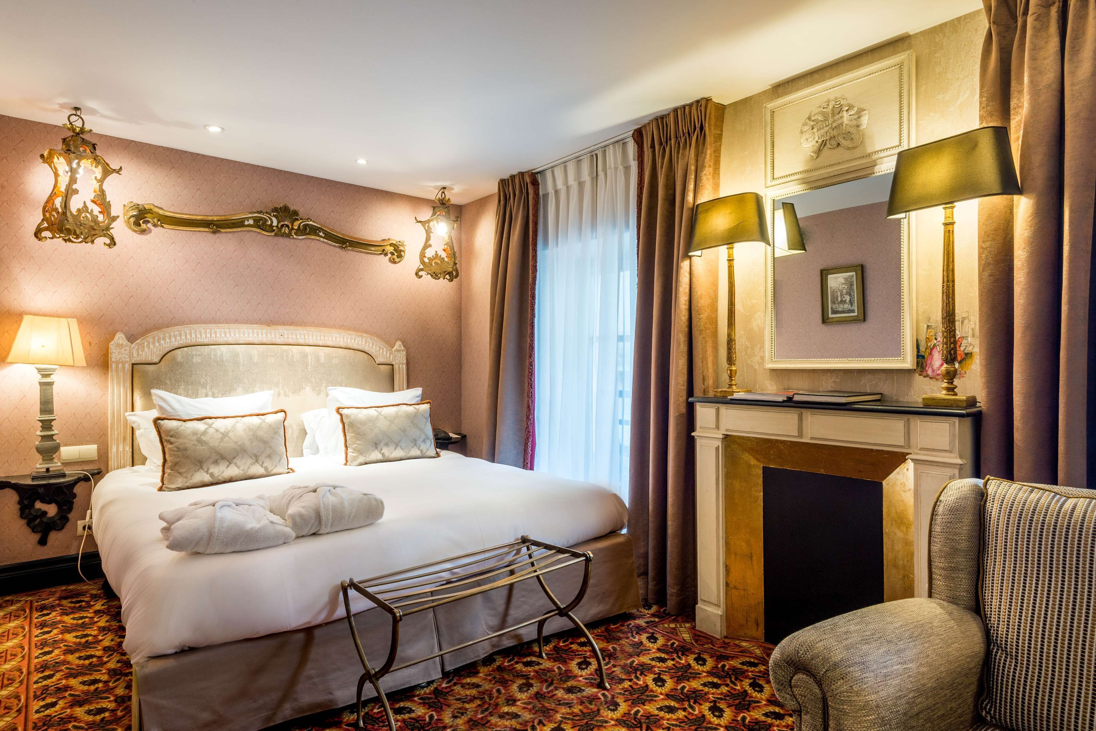 minibar, in-room safe, individually decorated, individually furnished