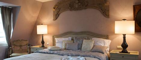 Minibar, Zimmersafe, individuell dekoriert, individuell eingerichtet