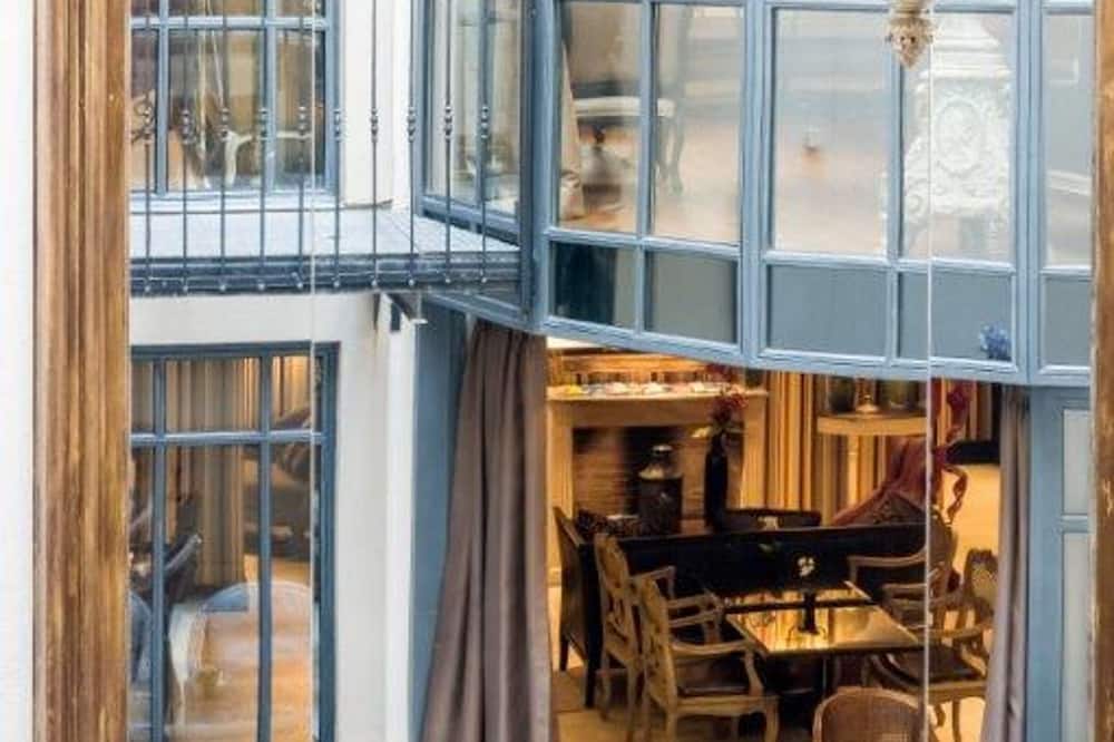 Hôtel Chateaubriand Champs Elysées