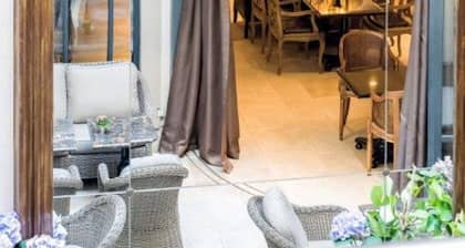 Hôtel Chateaubriand Champs Elysées