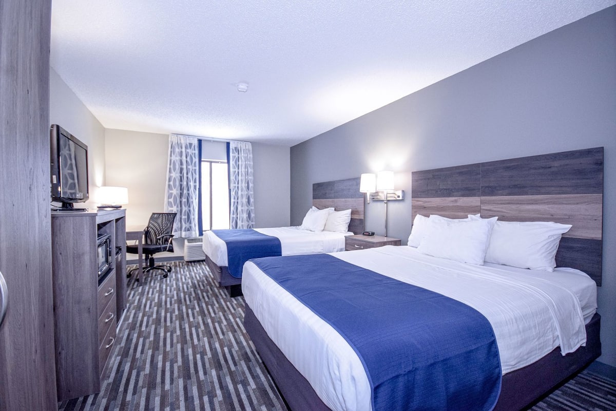 Premium bedding, blackout curtains, free cots/infant beds, free WiFi