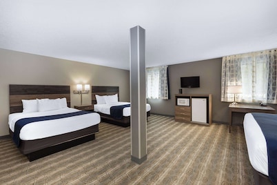 Days Inn & Suites by Wyndham Wisconsin Dells