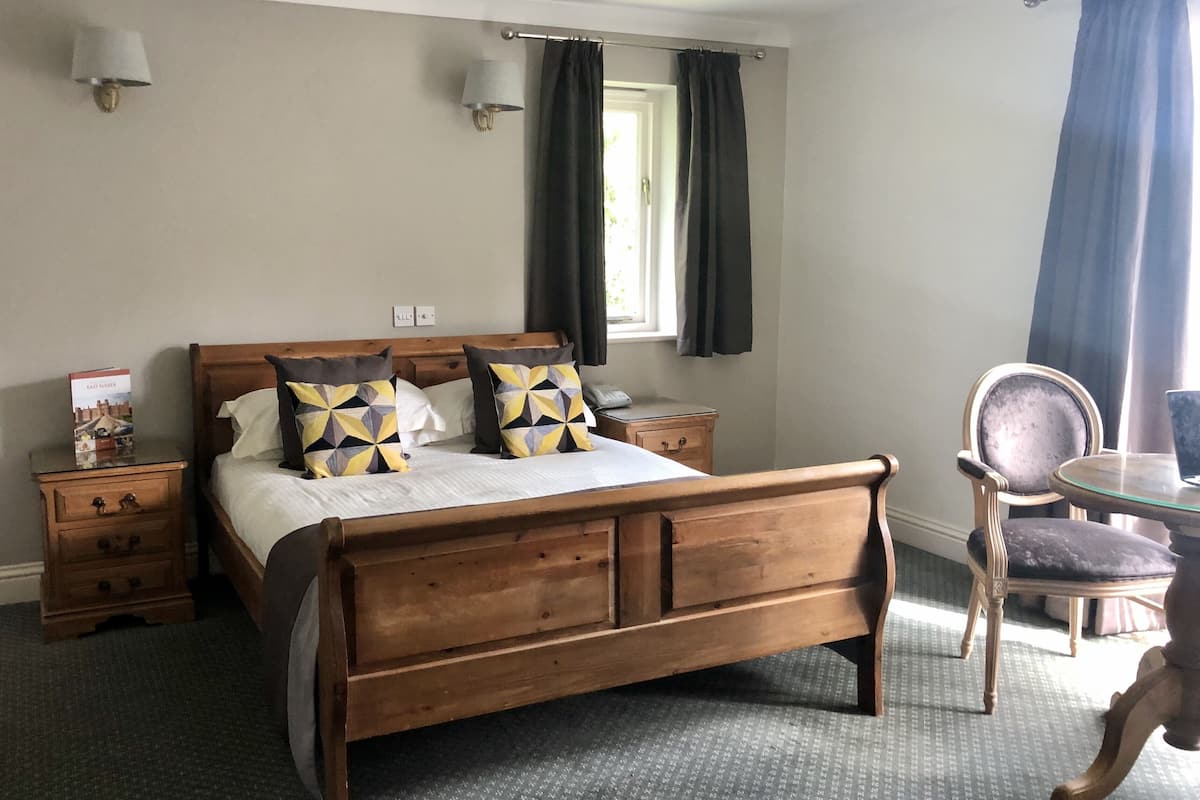 Junior Suite | Desk, iron/ironing board, free WiFi