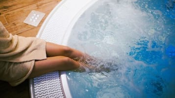 Bathtub spa indoor