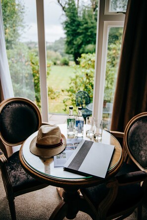 Suite | 1 bedroom, desk, iron/ironing board, free WiFi