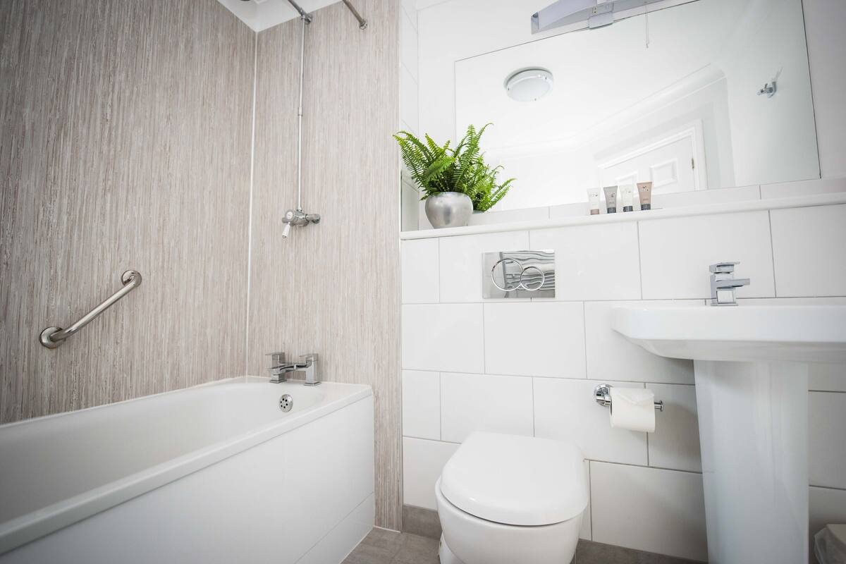 luxury double room | bathroom | free toiletries, hair dryer, towels
