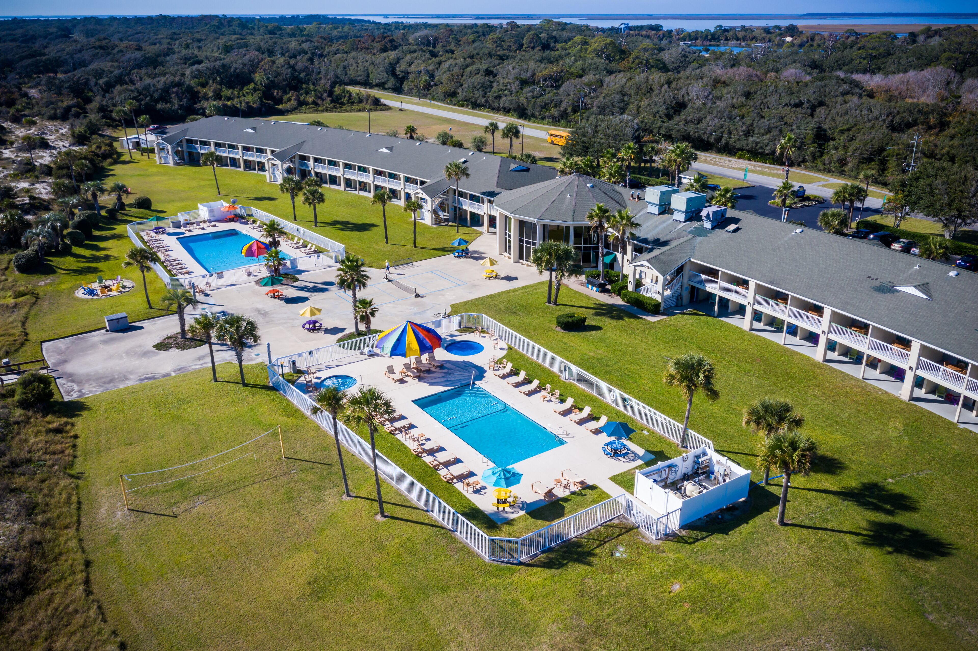 2 piscine all'aperto, ombrelloni da piscina