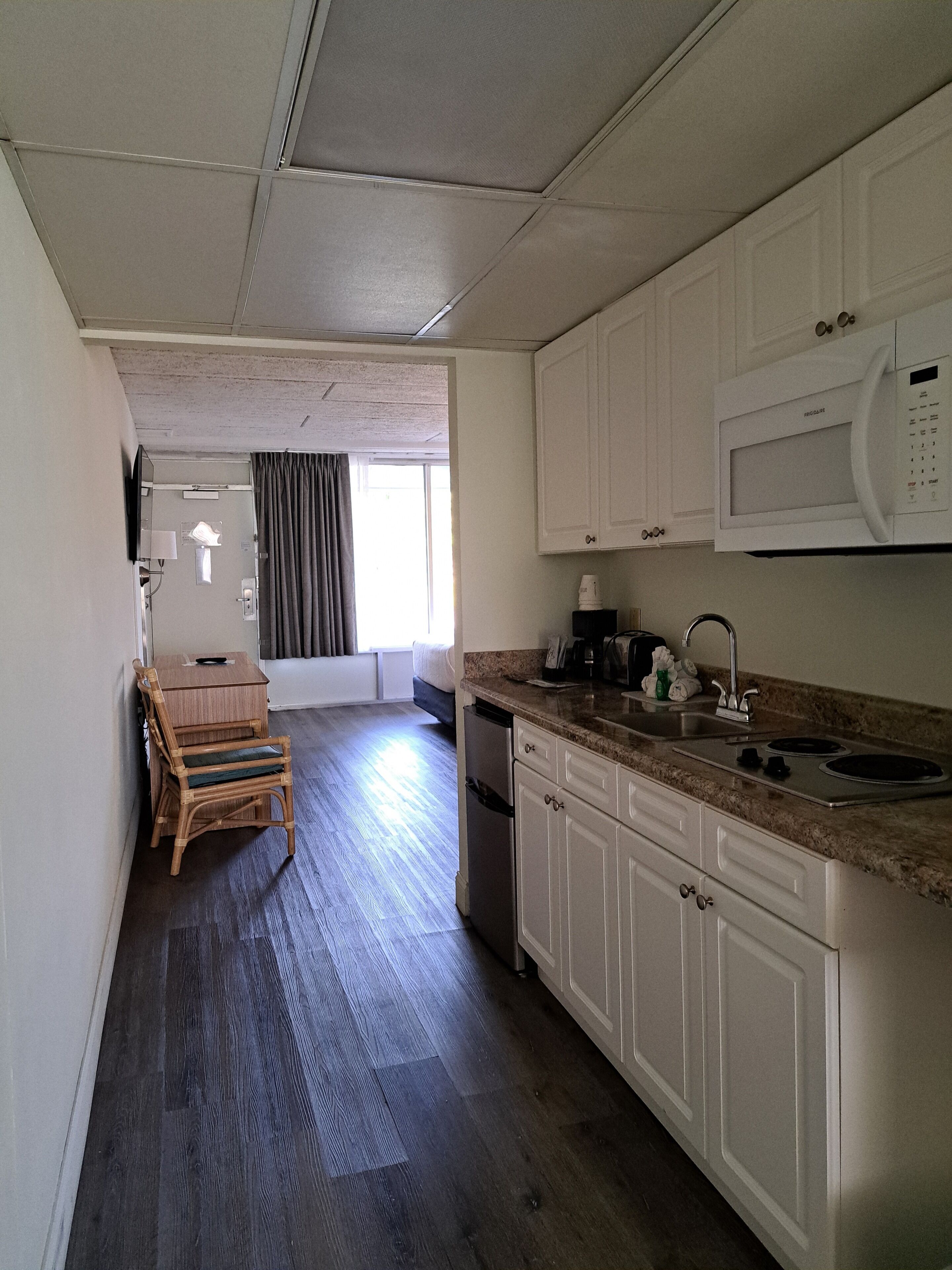 fridge, microwave, coffee/tea maker