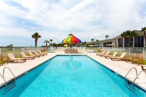 2 outdoor pools, pool umbrellas