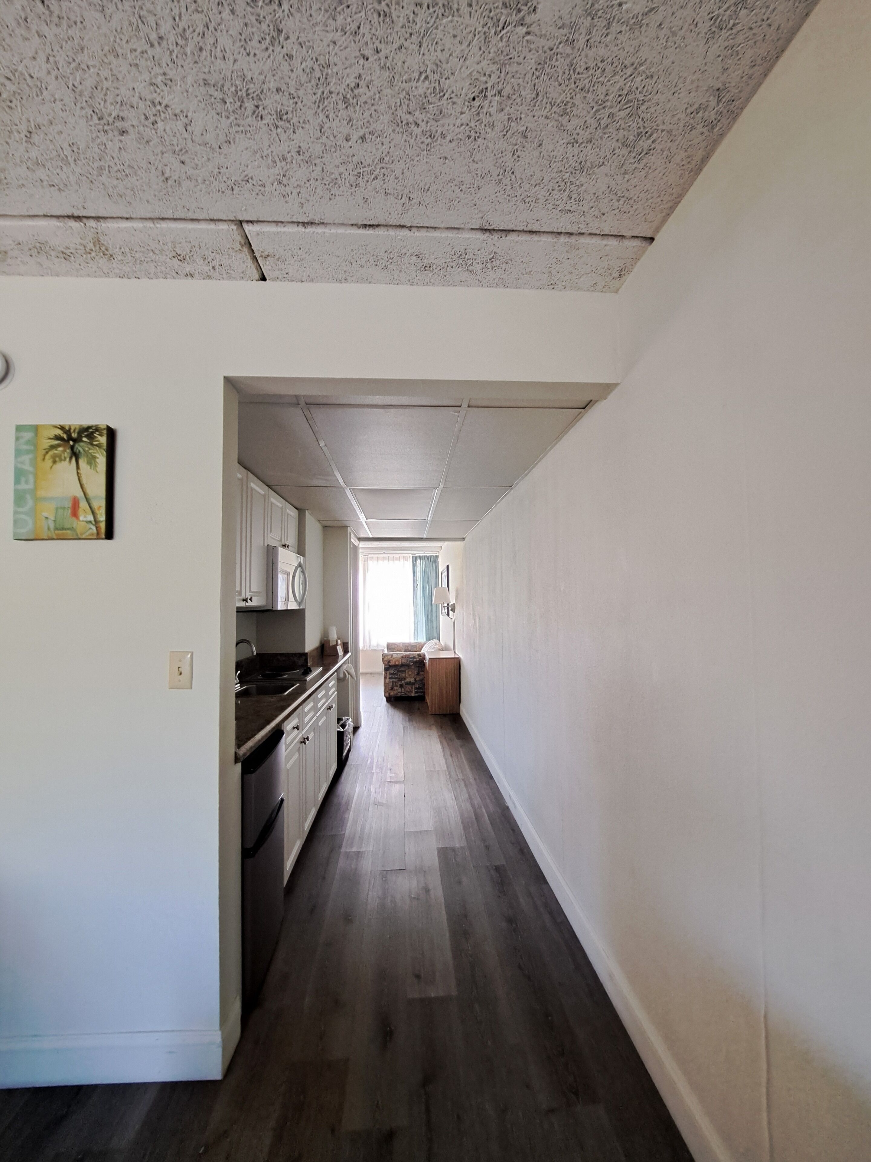 fridge, microwave, coffee/tea maker