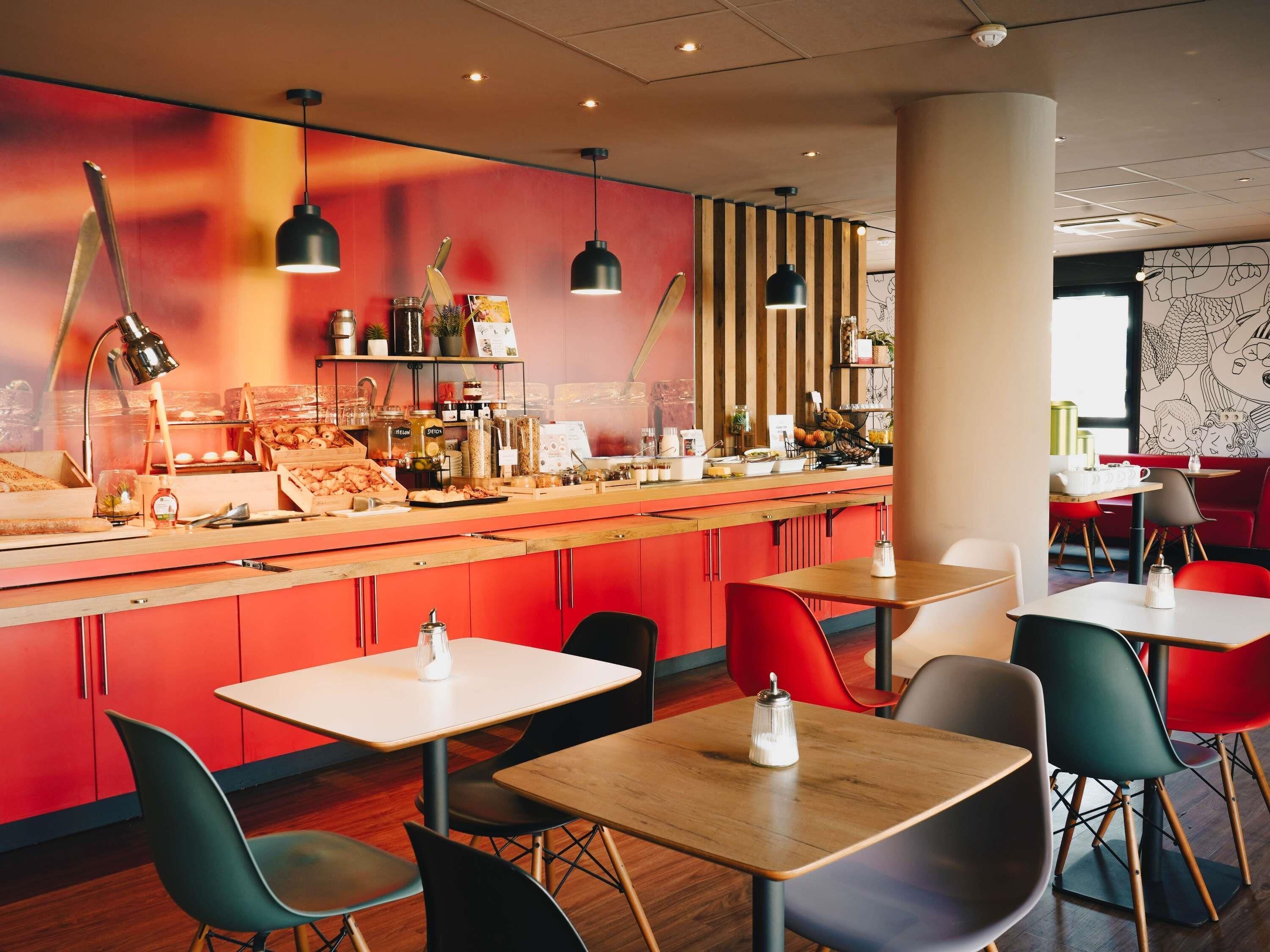 Petit déjeuner buffet servi tous les jours en supplément