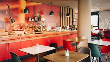 Petit déjeuner buffet servi tous les jours en supplément