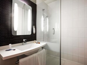 Premium bedding, desk, laptop workspace, blackout curtains - Hôtel ibis Annecy Centre Vieille Ville (Annecy)
