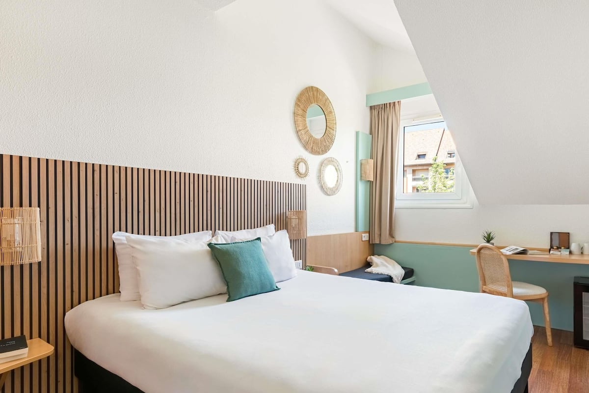 Deluxe-Zimmer, 1 Doppelbett, Flussblick | Hochwertige Bettwaren, Schreibtisch, laptopgeeigneter Arbeitsplatz