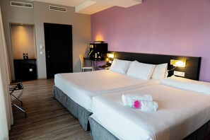 Classic-Dreibettzimmer | Minibar, Zimmersafe, Schreibtisch, kostenlose Babybetten