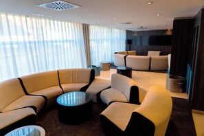 32-inch LCD TV with satellite channels, TV - Sercotel Córdoba Medina Azahara (Córdoba)