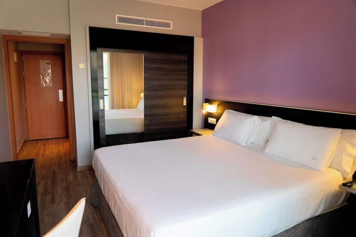 Minibar, in-room safe, desk, free cribs/infant beds