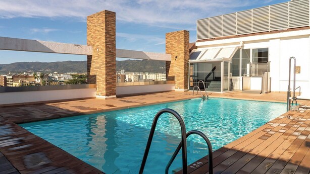 Piscine extérieure en saison