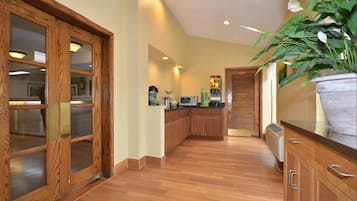 Free daily continental breakfast