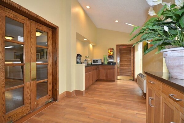 Free daily continental breakfast