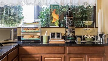 Desayuno continental gratuito y diario