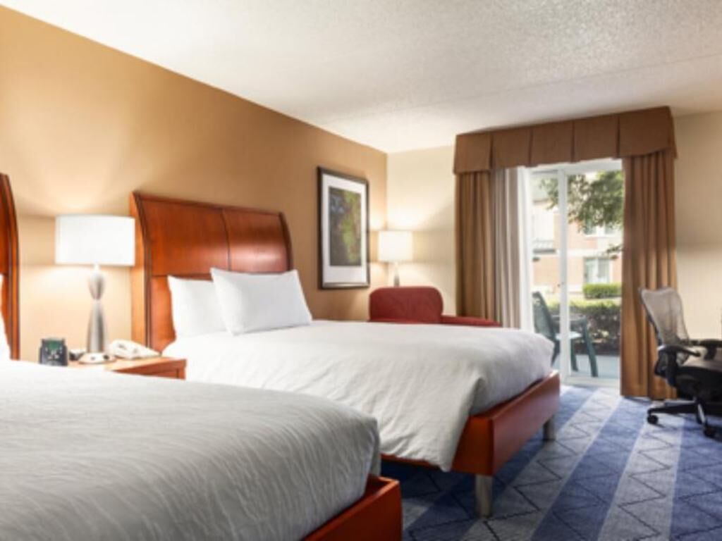 Hypo-allergenic bedding, in-room safe, desk, blackout drapes