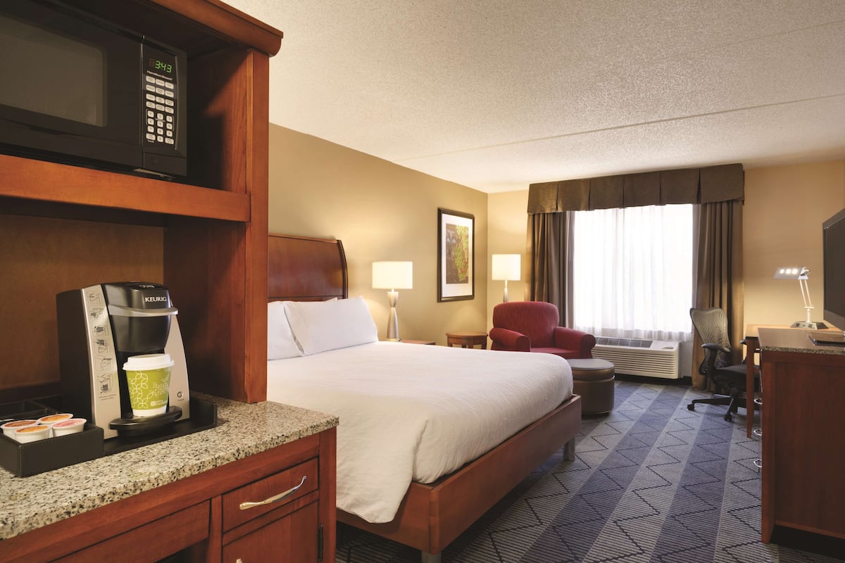 Hypo-allergenic bedding, in-room safe, desk, blackout drapes