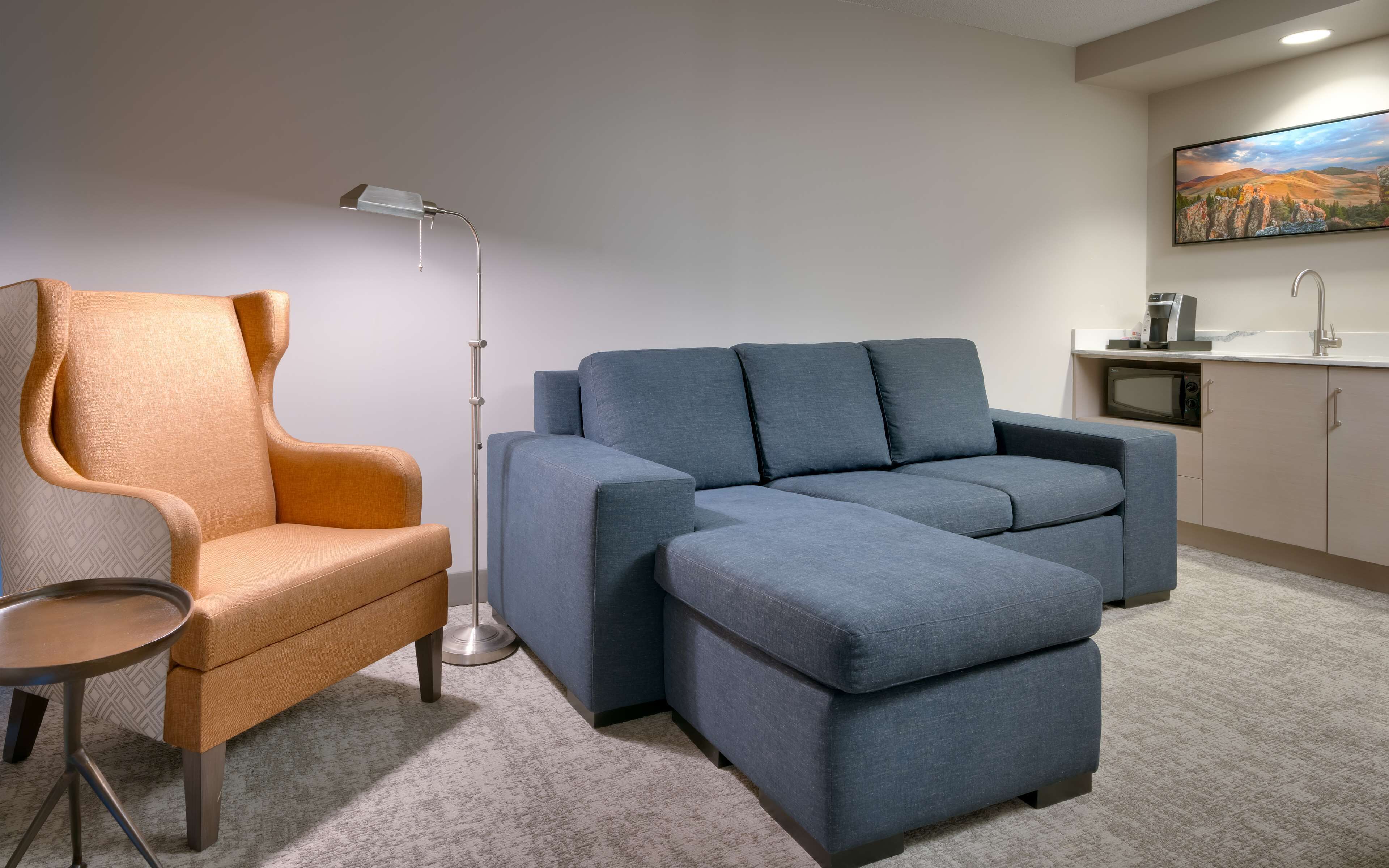 king riverview suite | minibar