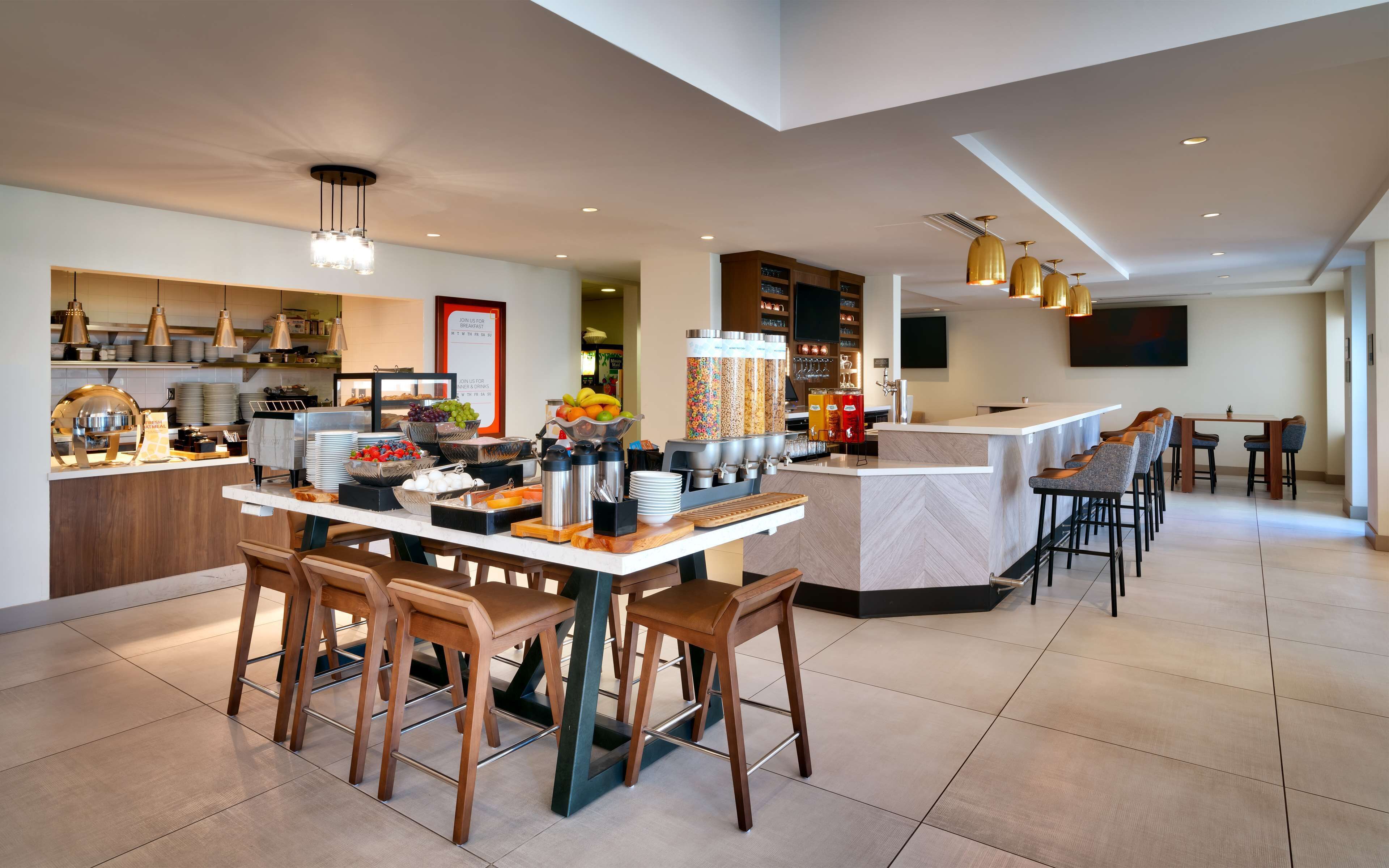 daily cooked-to-order breakfast for a fee