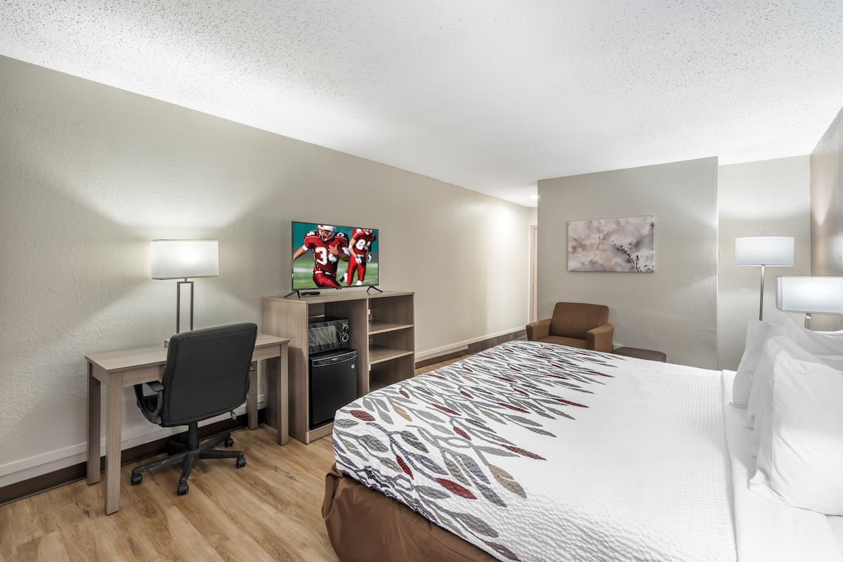 1 bedroom, desk, laptop workspace, blackout curtains