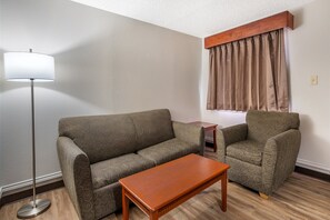 Desk, laptop workspace, blackout curtains, free WiFi - Red Roof Inn & Suites Sulphur Springs (Sulphur Springs)