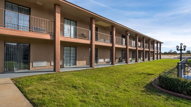 Unclassified image, 1 of 44, button - Red Roof Inn & Suites Sulphur Springs (Sulphur Springs)
