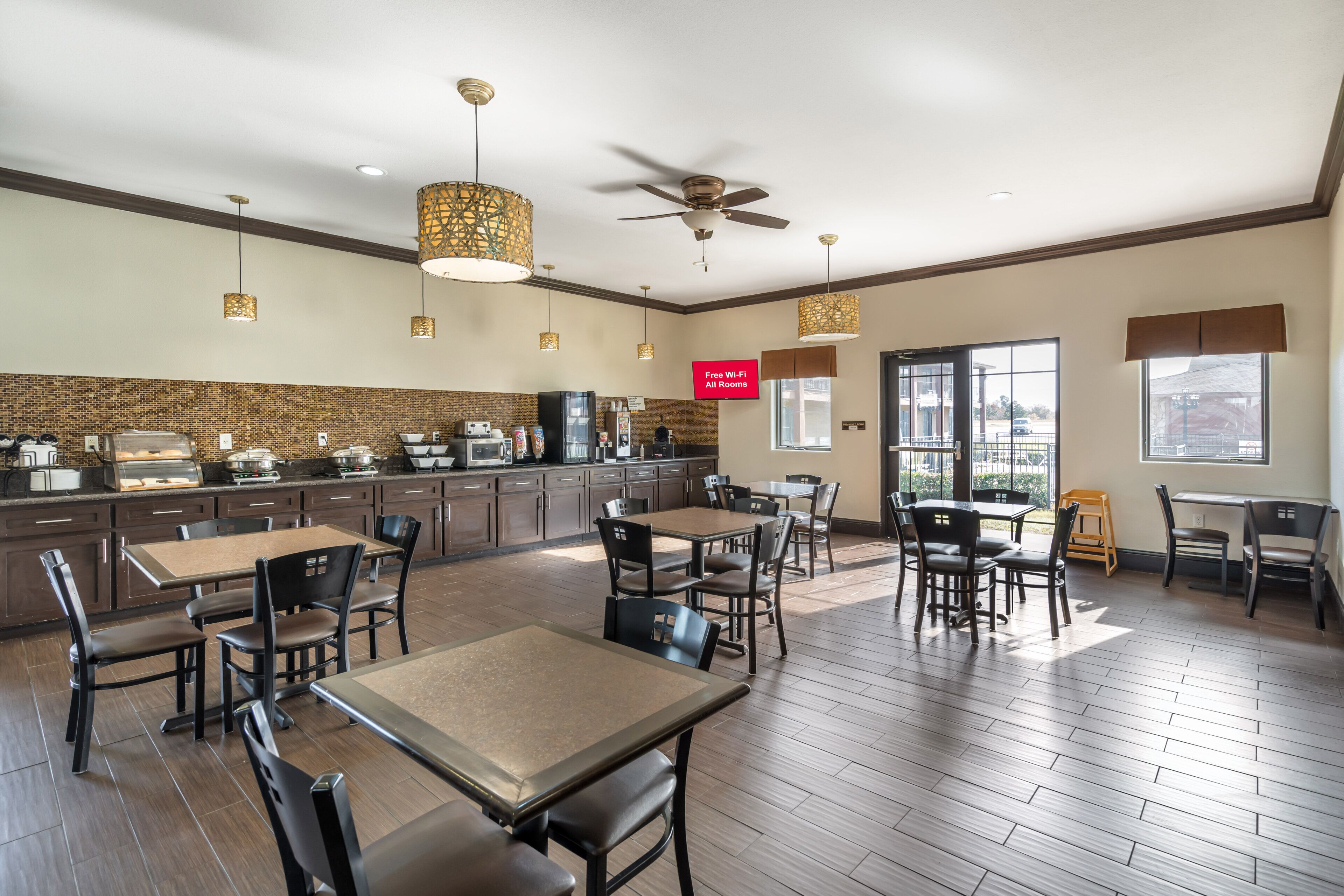 Free daily continental breakfast 
