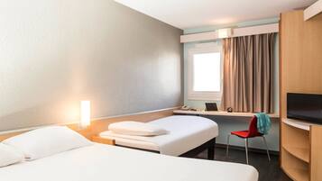 Escritorio y espacio para trabajar con laptop