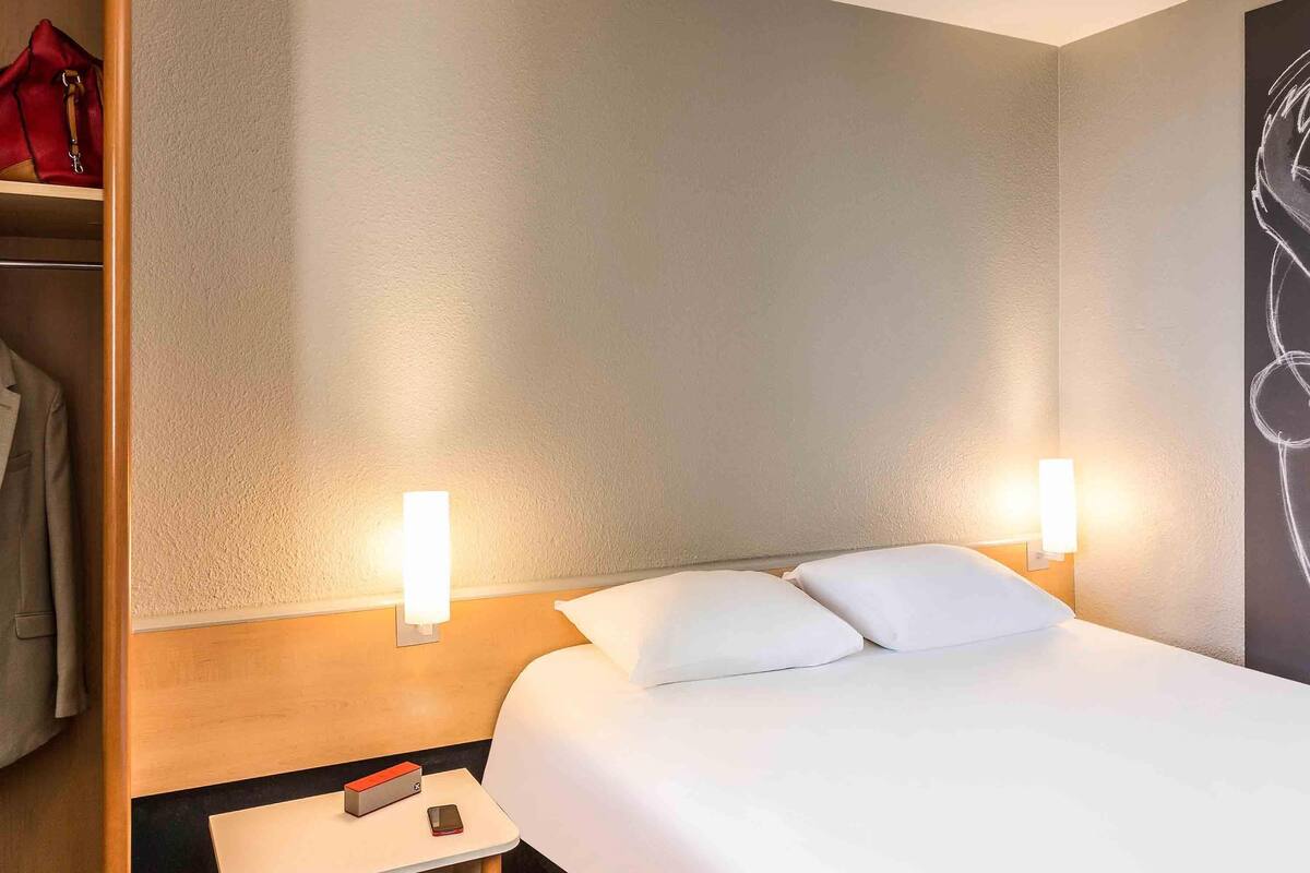 Desk, laptop workspace, soundproofing, iron/ironing board