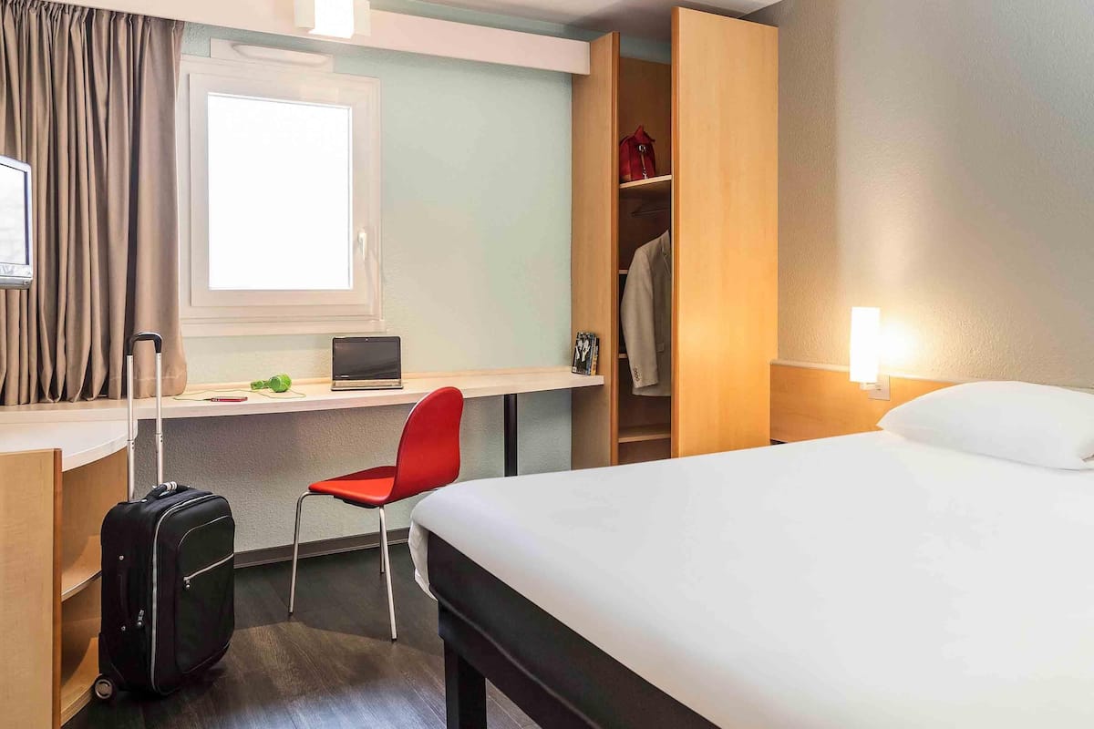 Työpöytä, kannettavalle tietokoneelle sopiva työtila, äänieristys