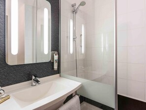 Escritorio y espacio para trabajar con laptop