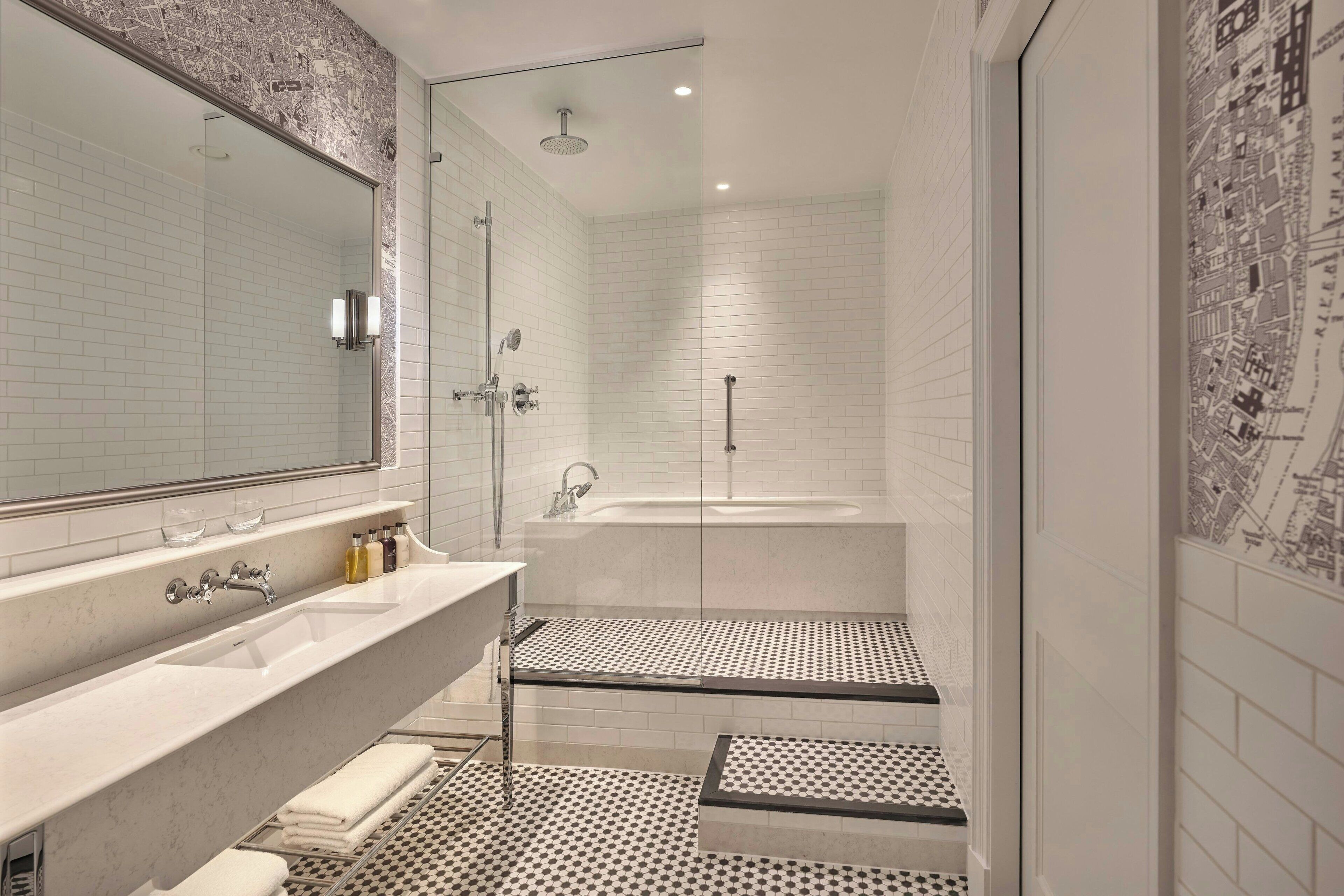 combined shower/bathtub, eco-friendly toiletries, hair dryer, towels