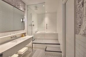 Combined shower/bathtub, eco-friendly toiletries, hair dryer, towels
