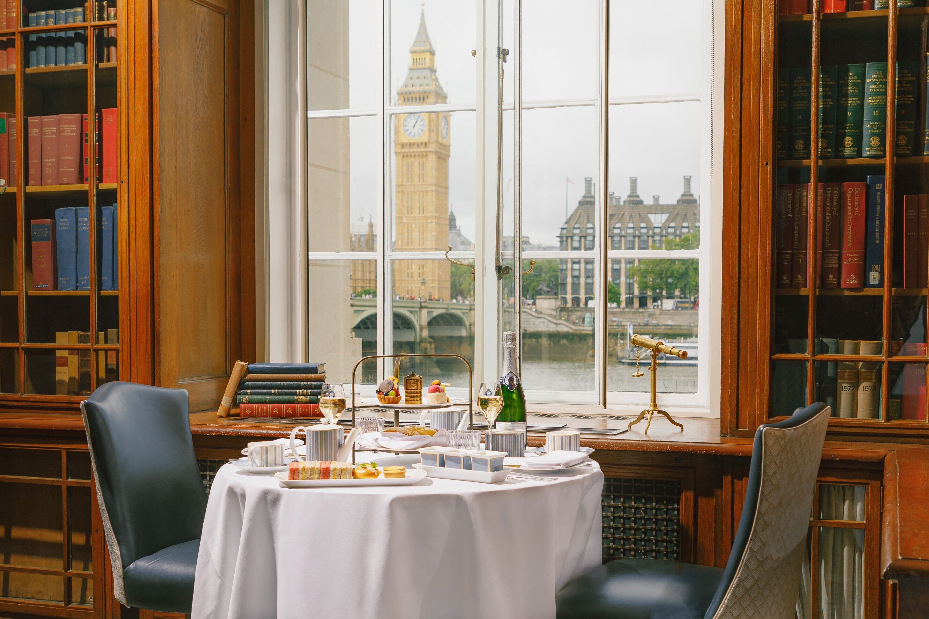 2 restaurants, breakfast, lunch, dinner served; British cuisine 