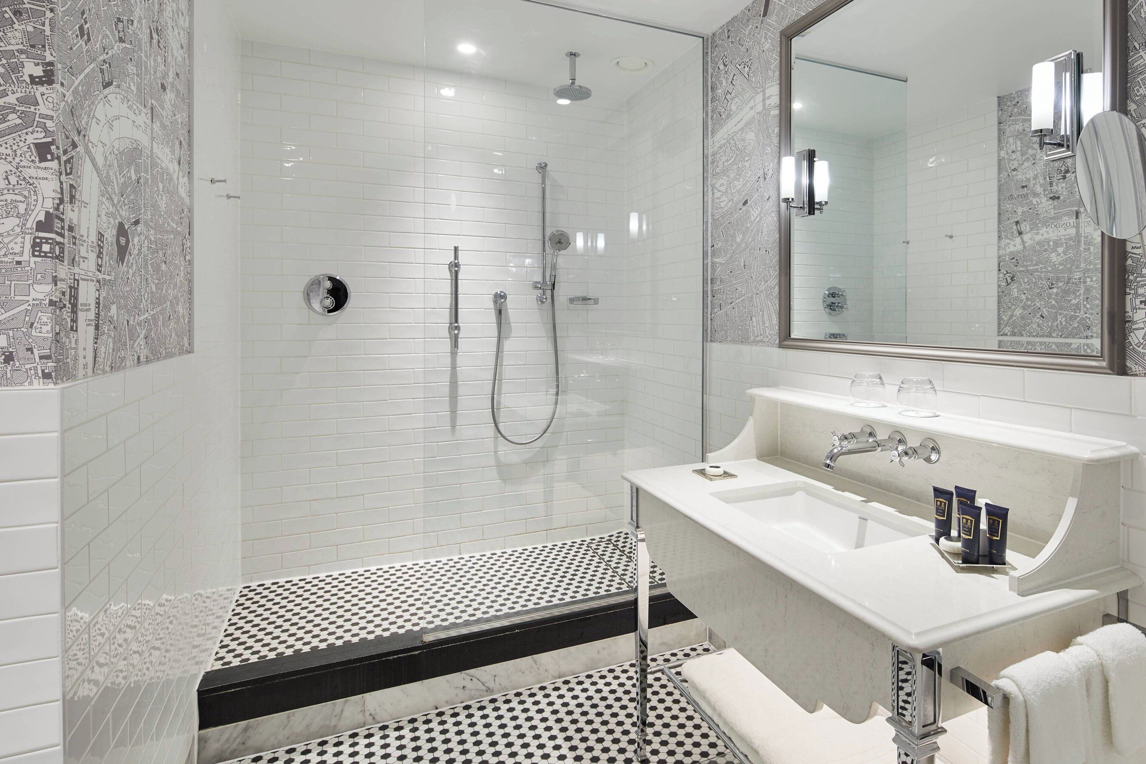 combined shower/bathtub, eco-friendly toiletries, hair dryer, towels