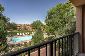 Room, 2 Double Beds, Non Smoking (Courtyard View) | Hypo-allergenic bedding, desk, laptop workspace, blackout curtains - Holiday Inn Canyon De Chelly by IHG (Chinle)