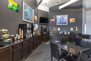 Desayuno continental gratuito y diario