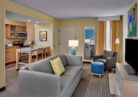 Individually furnished, laptop workspace, soundproofing. Sonesta ES Suites Wilmington - Newark