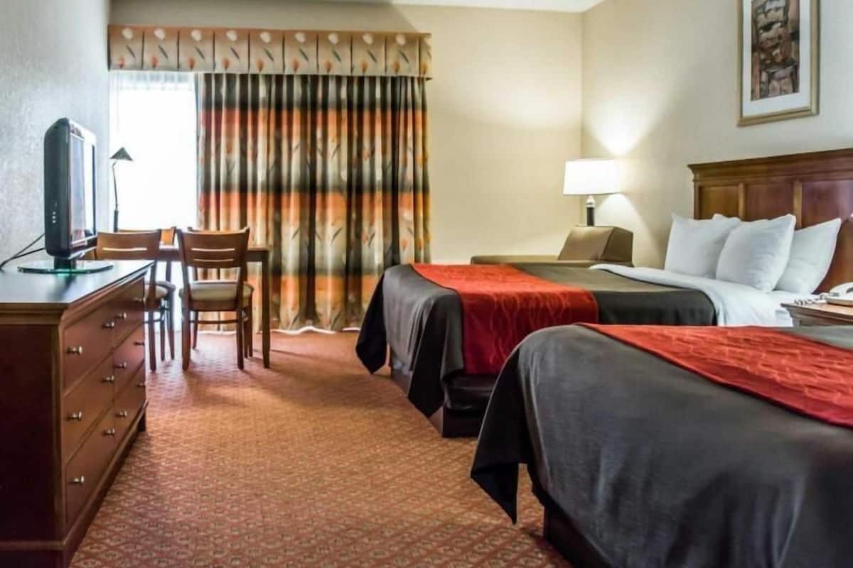 Desk, laptop workspace, iron/ironing board, rollaway beds