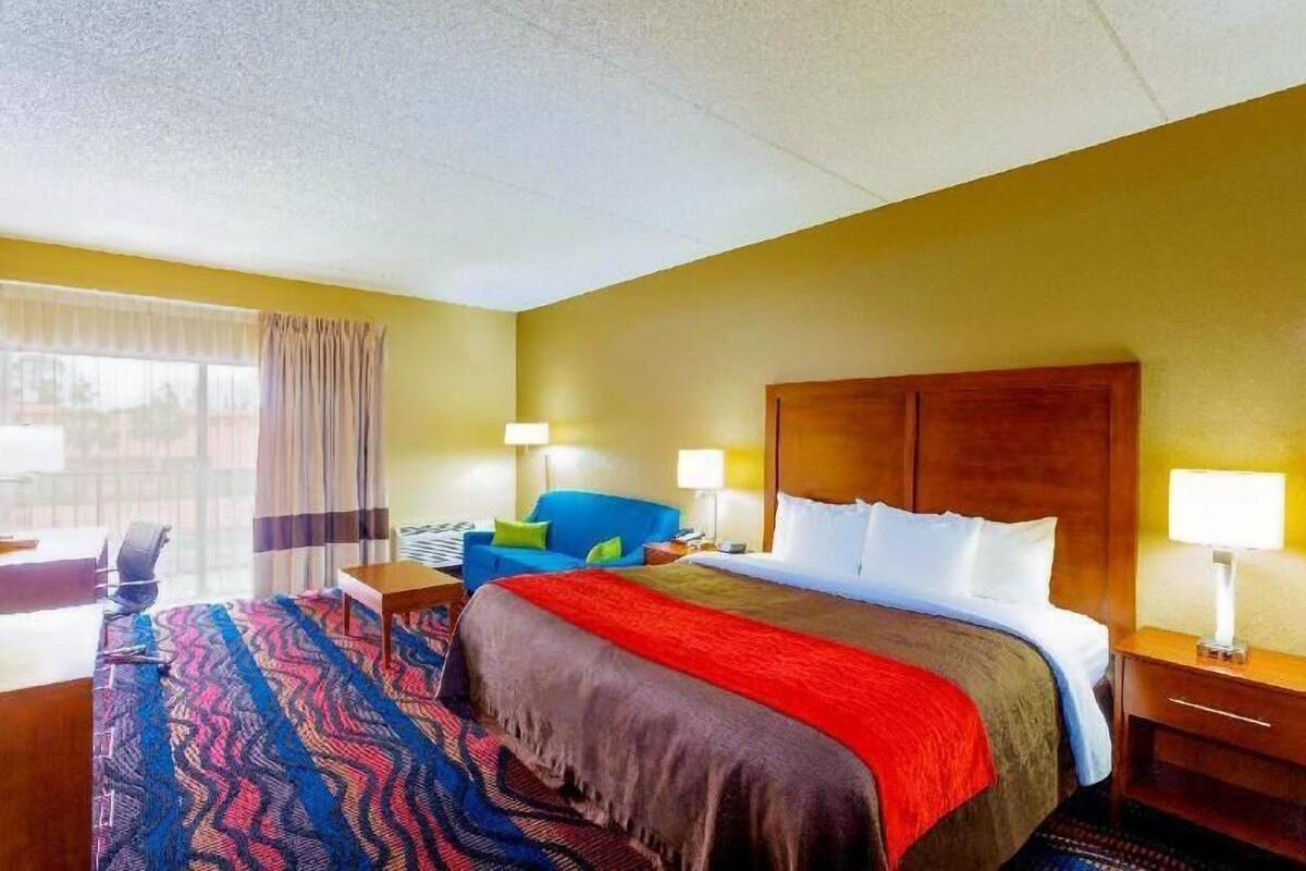 Desk, laptop workspace, iron/ironing board, rollaway beds